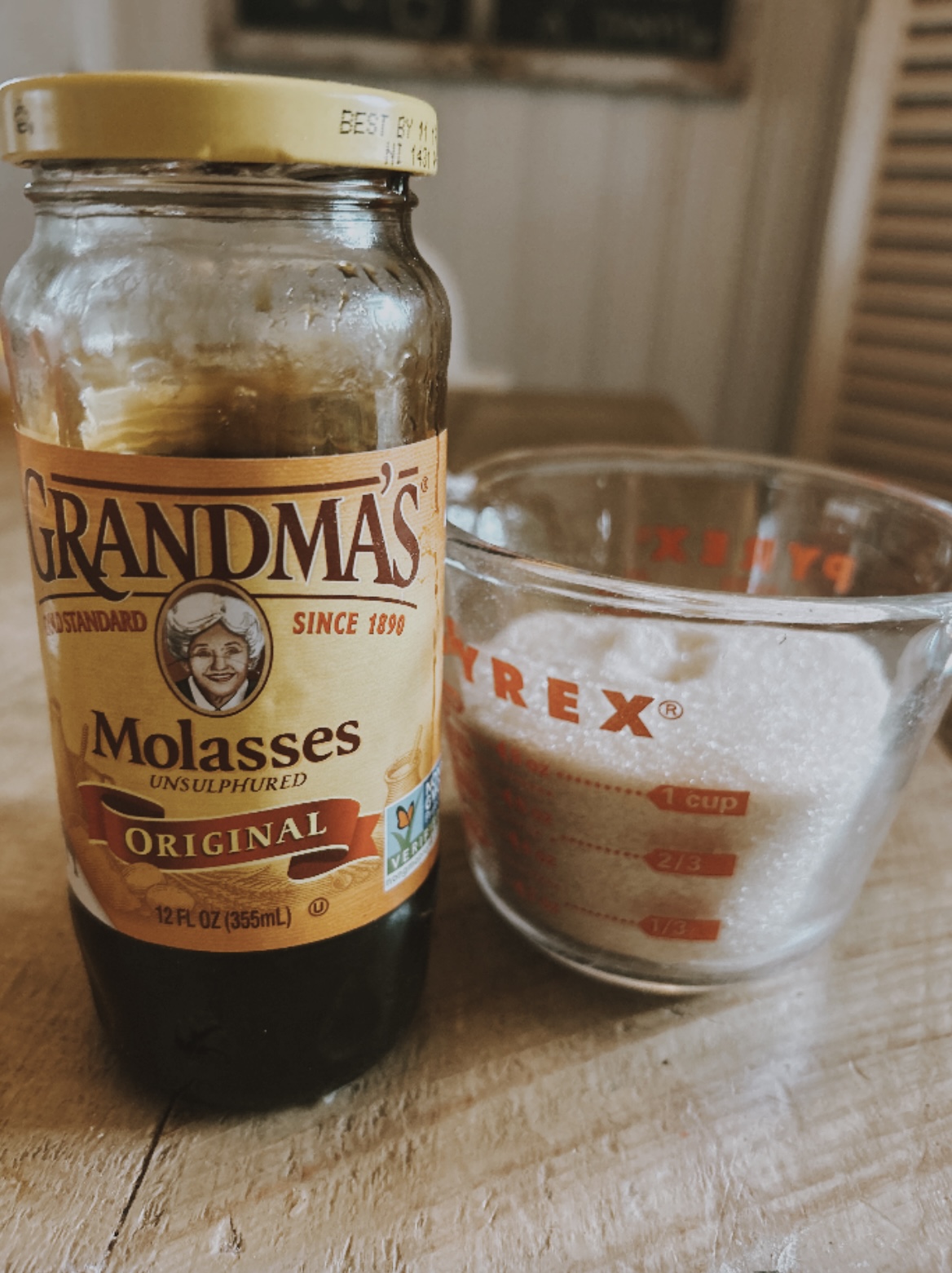 Picture of molasses and sugar on table